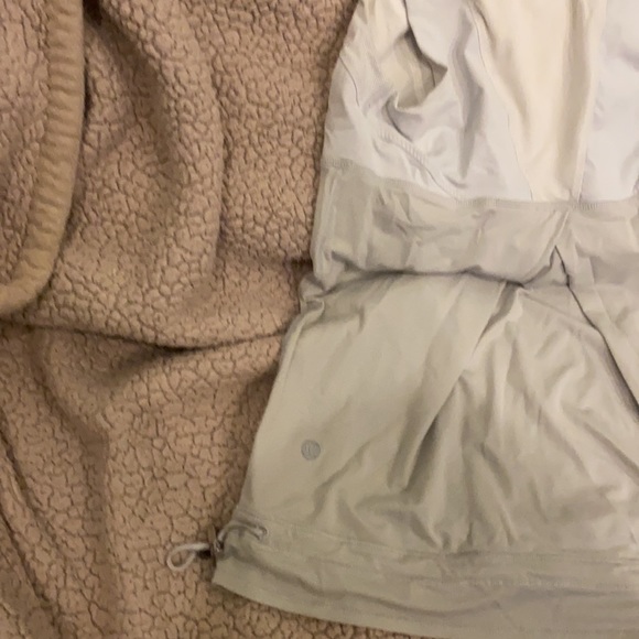 Lululemon workout synch workout top size 6 - Picture 6 of 6